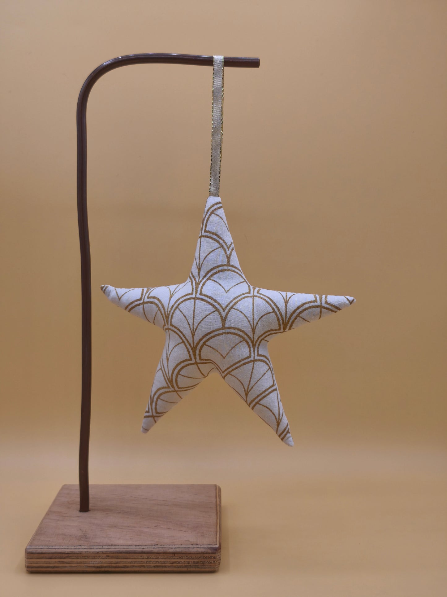 suspension étoile noël tissu doré flocage "joyeux Noël" décoration artisanale fait main Marinette Machin Chouette