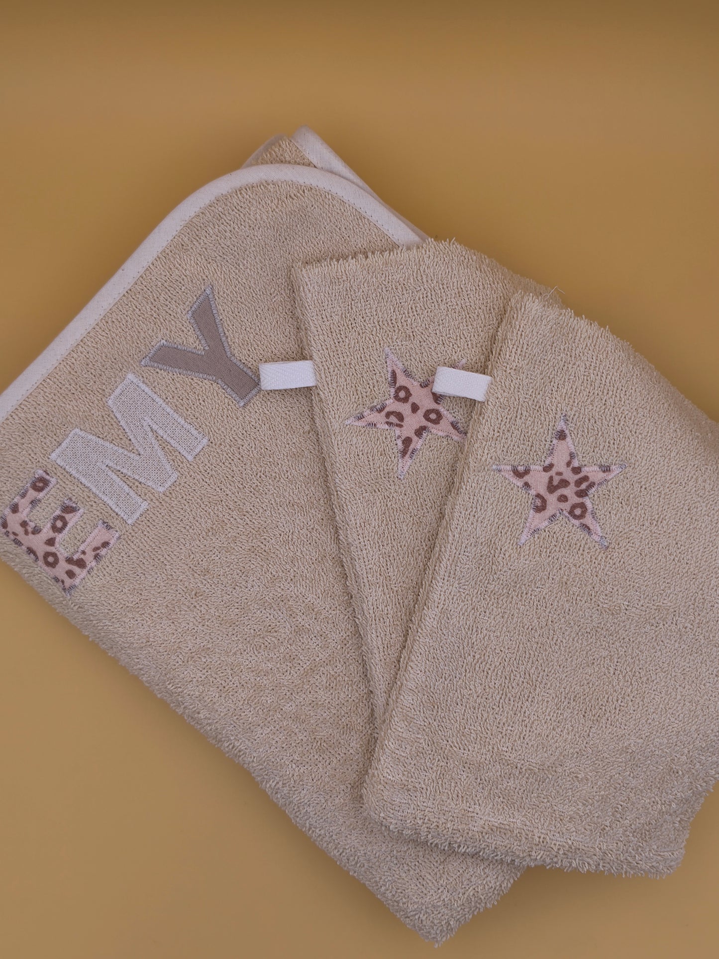 Ensemble de bain bébé personnalisé : drap de bain et deux gants de toilette assortis, tissu léopard, Marinette Machin Chouette