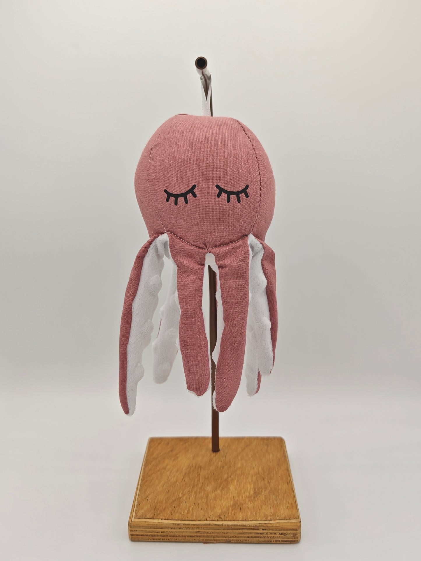 Mr Poulpe en tissu uni rose, suspension décorative faite main pour chambre bébé