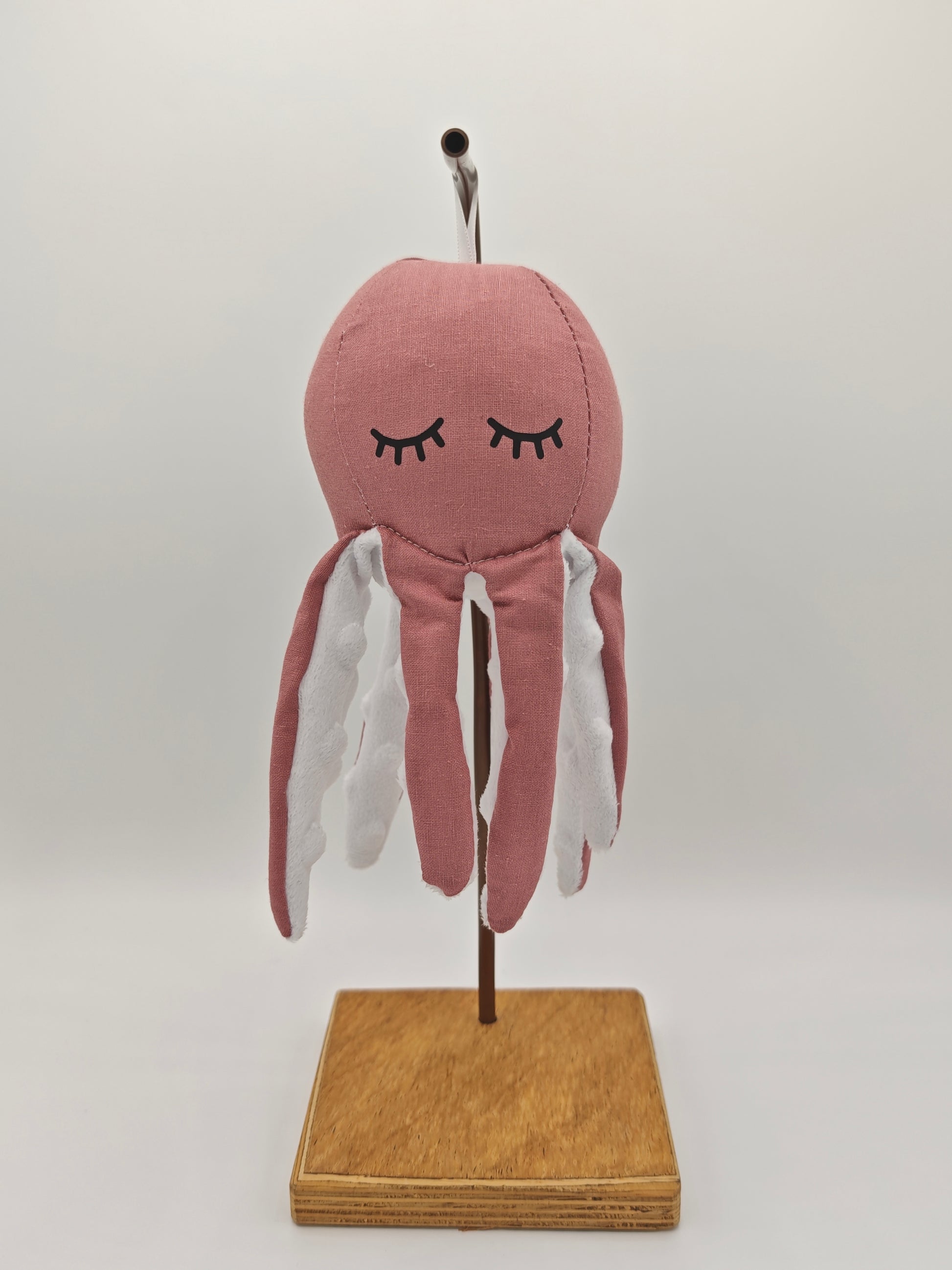 Mr Poulpe en tissu uni rose, suspension décorative faite main pour chambre bébé