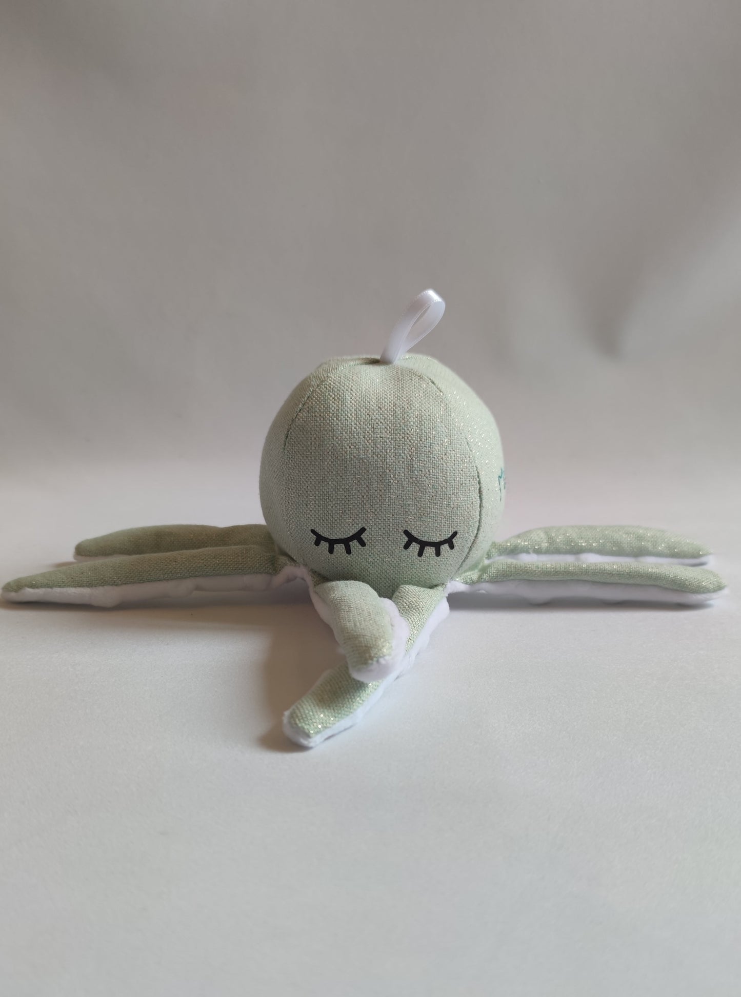 Décoration murale marine Mr Poulpe, accessoire textile poétique pour une ambiance de chambre calme, Marinette Machin chouette