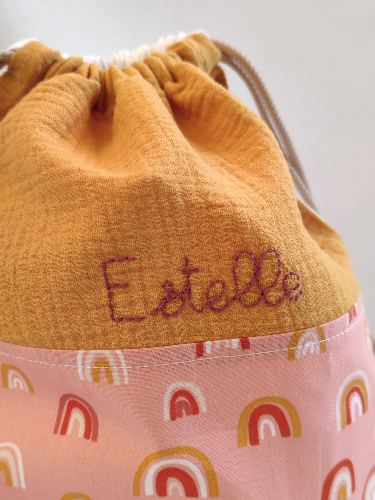 Accessoire de puériculture artisanal, sac à dos premier âge pour un cadeau de naissance mémorable, Marinette Machin Chouette