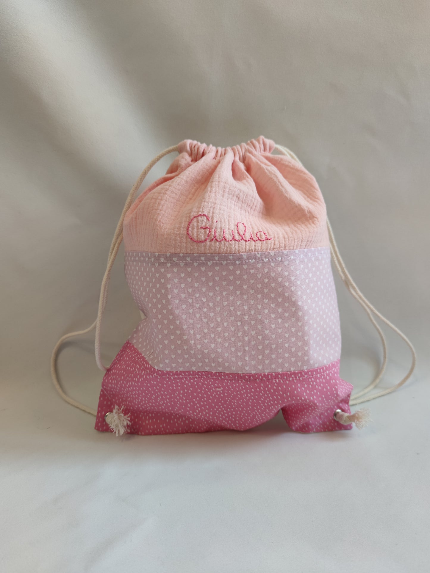 Fabrication artisanale française, sac à dos enfant cousu main dans mon atelier avec des matières de qualité, création Marinette Machin Chouette