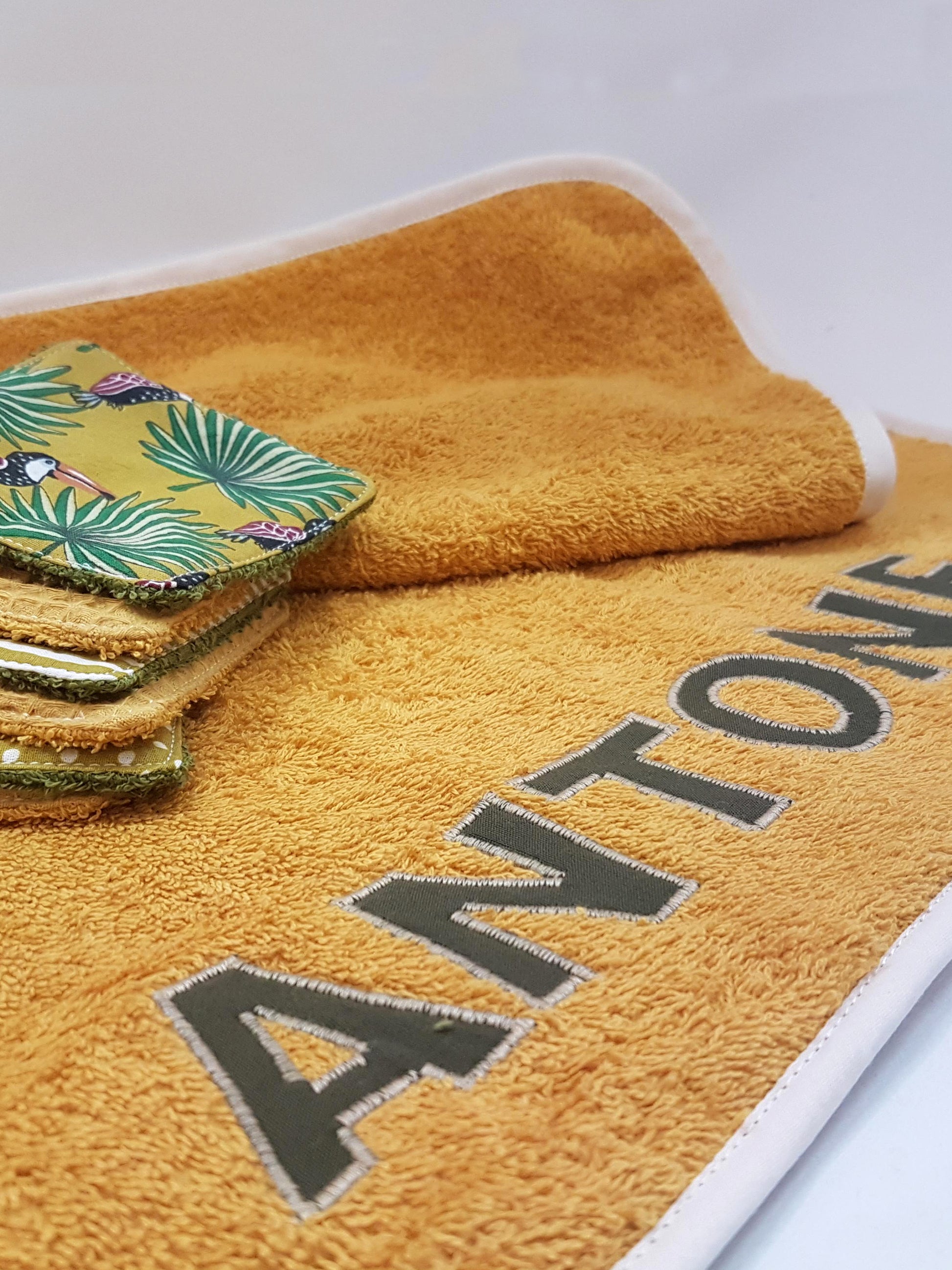 Tapis à langer nomade personnalisé fermé, format compact idéal pour le sac à langer, fait main en France, Marinette Machin chouette