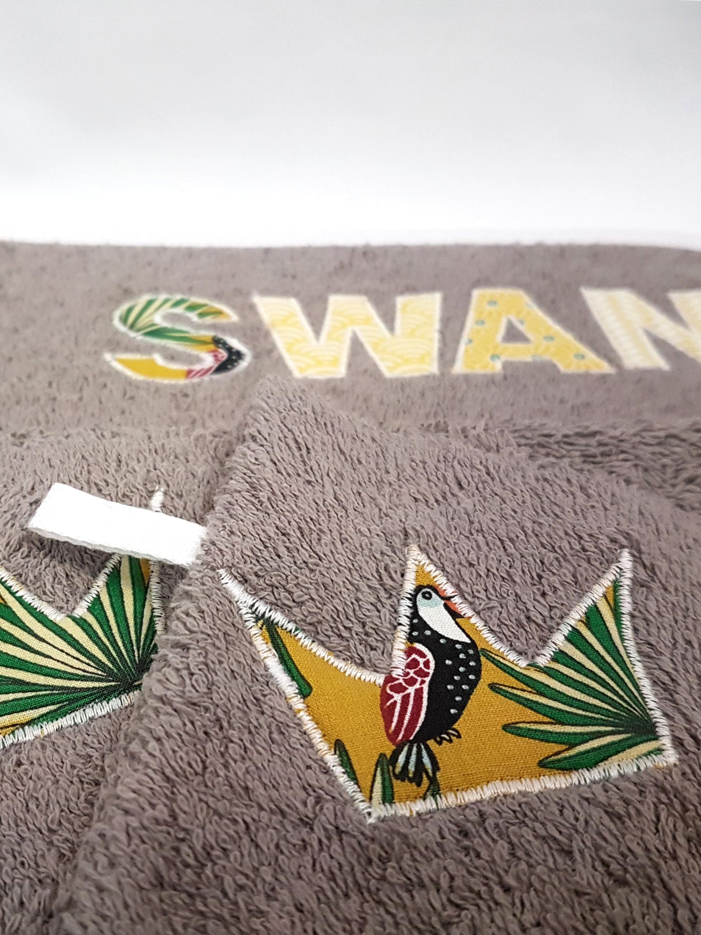 Assortiment de bain naissance - serviette de bain accompagnée de deux gants de toilette en coton - Marinette Machin Chouette