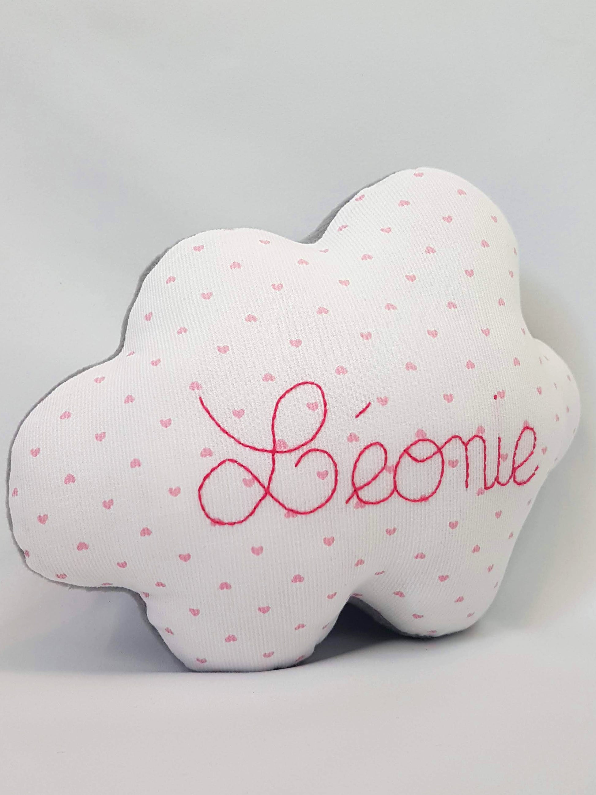 Coussin nuage personnalisé sur commande, cadeau de naissance artisanal fabriqué en France, Marinette Machin chouette
