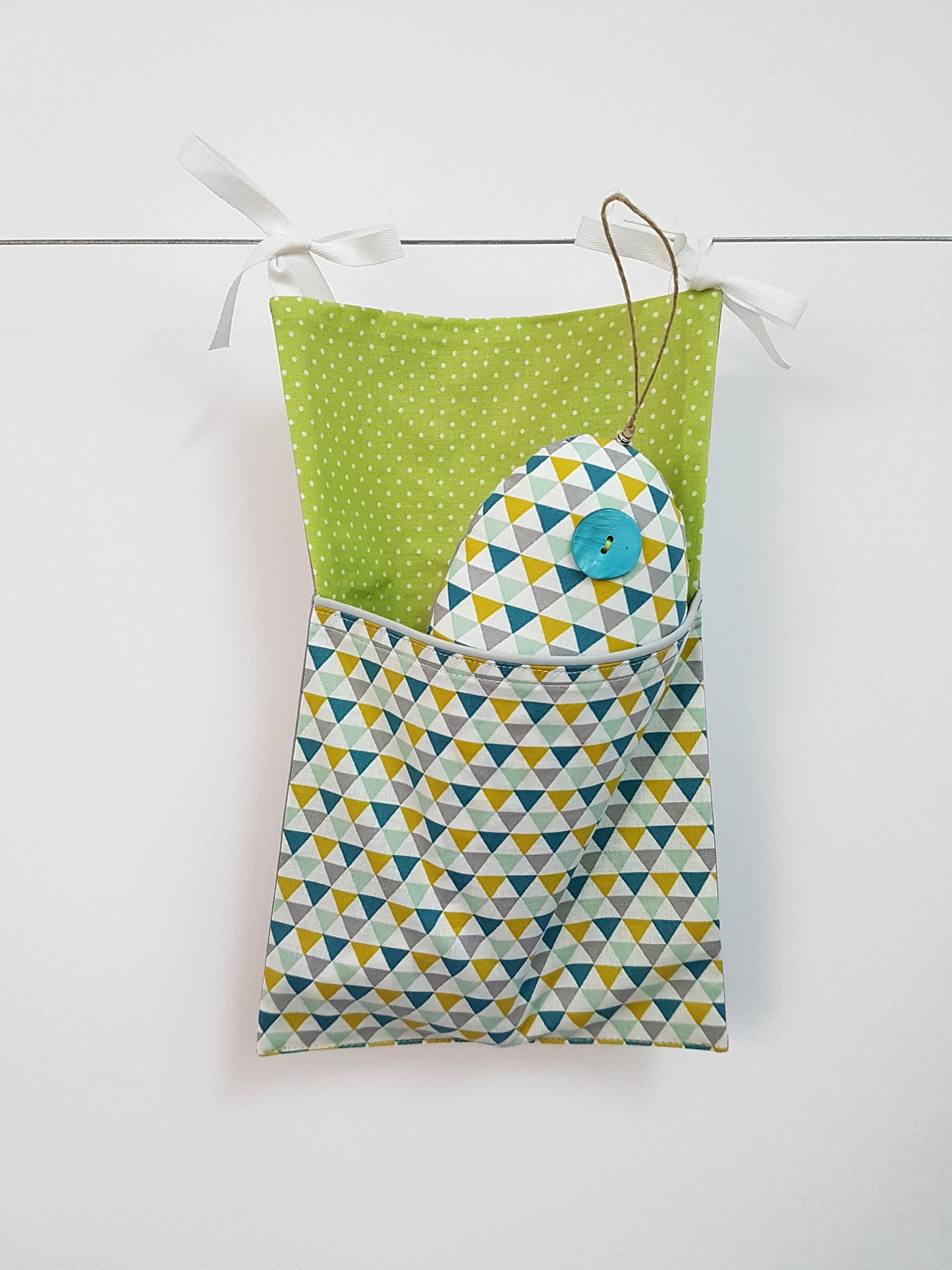 Rangement textile pour lit enfant, pochon pratique pour doudous, sucette, pyjama et trésors, Marinette Machin Chouette