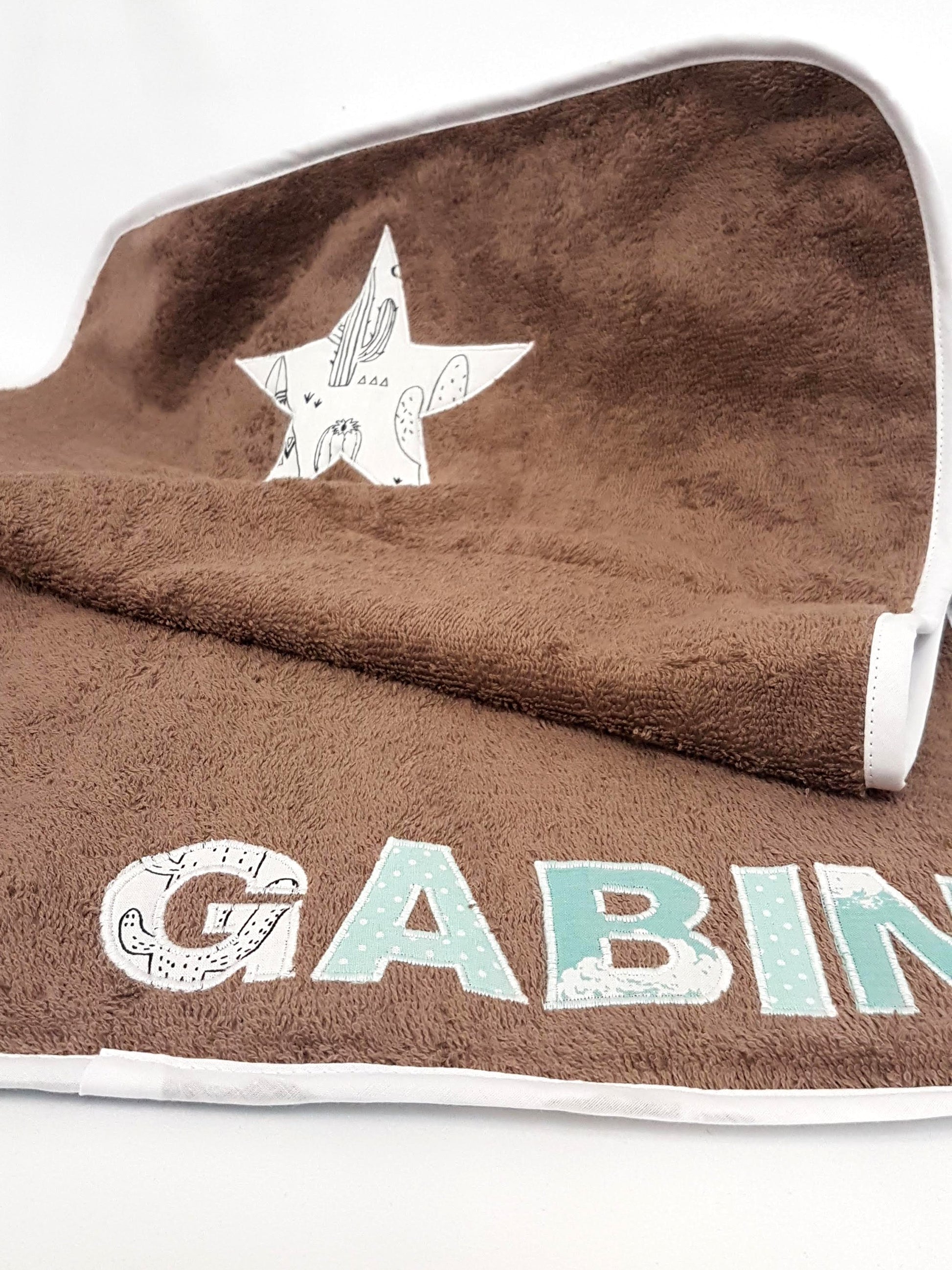 Accessoire bébé fabriqué en France, tapis à langer de voyage pour un cadeau de naissance artisanal et éthique, Marinette Machin chouette